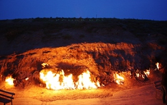 “Vùng đất lửa” cháy hàng nghìn năm không tắt