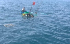 Tàu cá va chạm tàu hàng trên biển Quảng Ngãi, 3 người chết và mất tích