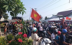 Hàng nghìn người đổ về lễ hội Làm Chay ở Long An, giao thông ùn tắc