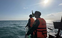 Chìm tàu cá ở Quảng Ngãi: Nỗ lực tìm kiếm 2 ngư dân mất tích