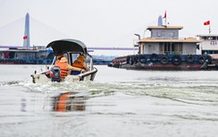 Xác minh 12 tàu thuyền có dấu hiệu vận chuyển hàng trái phép trên sông Hồng