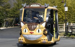 Độc đáo xe buýt điện hình mèo tại Nhật Bản