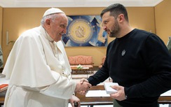 Giáo hoàng Francis hối thúc Ukraine “giương cờ trắng” để đàm phán hòa bình