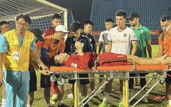 Thủ môn tuyển Việt Nam mất trí nhớ tạm thời sau pha va chạm cực mạnh