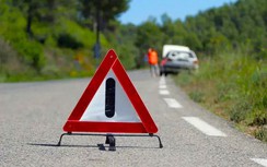 Dừng xe trên cao tốc, cần đặt biển cảnh báo thế nào để tránh tai nạn?