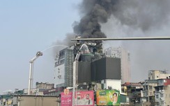 Đang cháy lớn trên phố Đê La Thành