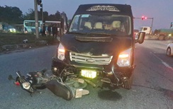 Tai nạn giữa ô tô khách và xe máy: Vợ tử vong, chồng bị thương