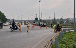 Hàng trăm xe máy đi vào cao tốc bị phạt, nhiều người cố tình thông chốt tại Bắc Giang