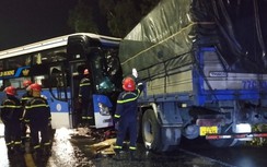 Phú Yên: Tài xế xe tải tử vong sau va chạm với xe khách, 7 người khác bị thương