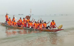 Quảng Ninh: Hàng ngàn người cổ vũ giải đua thuyền kết nối các huyện đảo