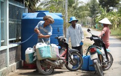 Long An: Hàng trăm hộ dân thiếu nước sinh hoạt, mua 300.000 đồng/m3