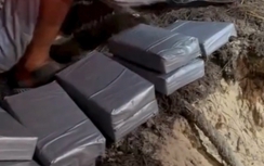 Bao tải chứa 22 gói hàng dạt vào bãi biển Vũng Tàu, nghi ma túy