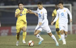 V-League: Chơi thiếu người, Nam Định vẫn thắng SLNA nhờ siêu phẩm phút 90+5