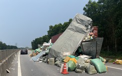 Ô tô tải đâm xe đầu kéo trên cao tốc Cam Lộ - La Sơn, tài xế bị thương