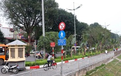 Lắp đặt lại rào chắn trên đường dành riêng cho xe đạp ven sông Tô Lịch