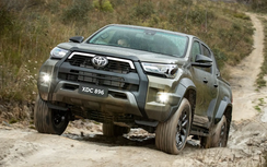 Toyota Hilux sắp có phiên bản mới, cạnh tranh với Ford Ranger