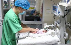 Cứu sống cặp song sinh 33 tuần thai, mẹ bị vỡ tử cung