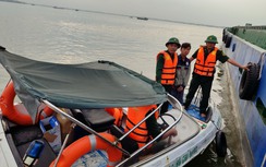 Sà lan chìm trên sông Soài Rạp, nam thanh niên may mắn được cứu sống