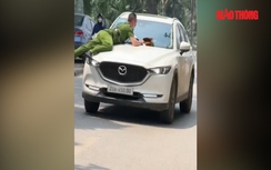 Bắt lái xe Mazda CX5 hất đại úy cảnh sát lên nắp capo rồi phóng nhanh, lạng lách ở Hà Nội