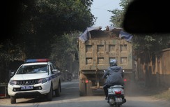 Xe chở đất có ngọn nghênh ngang diễu phố, qua mặt CSGT Điện Biên