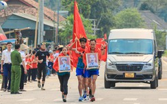 Giải Marathon vì ATGT: Xúc động hình ảnh 10 VĐV chạy tiếp sức về đích tại Điện Biên Phủ