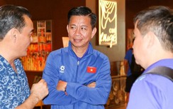 HLV Hoàng Anh Tuấn dùng món quà đặc biệt để khích lệ học trò trước giải U23 châu Á