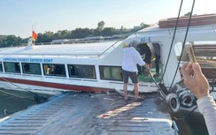 Tàu chở 42 khách du lịch va chạm với phà trên sông Tiền ở An Giang