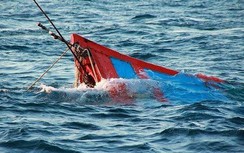 Chìm tàu cá trên biển ở Quảng Ninh, 4 ngư dân mất tích