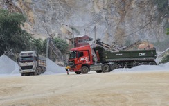 Tuyên Quang: Xe chở đá quá tải hàng chục tấn trên quốc lộ 2C