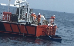 Tìm thấy thêm một thuyền viên trên sà lan bị chìm ở Quảng Ngãi