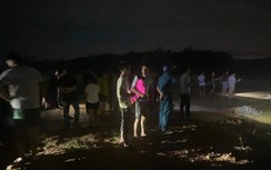 Quảng Ngãi: Trôi cầu tạm trong đêm, 2 công nhân bị lũ cuốn