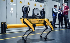 BMW giới thiệu robot chó giám sát trong nhà máy