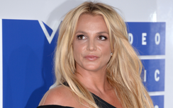 Vừa dứt ly hôn, Britney Spear dính ngay tin giả đánh nhau với bạn trai phải nhập viện