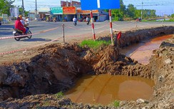 Dân đào đất trong phạm vi hành lang an toàn đường bộ ở Cà Mau?