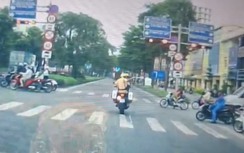 Sợ sản phụ sinh trên xe, tài xế nhờ CSGT hỗ trợ mở đường tới bệnh viện