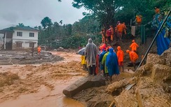 Ấn Độ: Mưa lớn, lở đất dữ dội bất thường, cầu huyết mạch bị cuốn sập