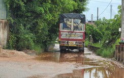 Thái Bình: Xưởng sản xuất nằm giữa khu dân cư, bùn bẩn tra tấn người đi đường