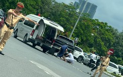 Tai nạn với ô tô con, người phụ nữ ngồi sau xe máy tử vong