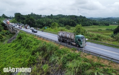 Tai nạn trên cao tốc Nội Bài - Lào Cai: Đường đã thông 1 làn xe