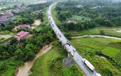 Tai nạn liên hoàn khiến 2 người thương vong, cao tốc Nội Bài - Lào Cai ùn tắc