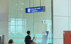 Phạt người đàn ông vừa xuống khỏi máy bay đã châm thuốc hút