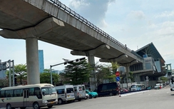 Xử lý bãi xe không phép dọc tuyến metro Nhổn - ga Hà Nội sau phản ánh của Báo Giao thông