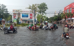 Bạc Liêu: Giao thông rối loạn sau cơn mưa lớn kéo dài