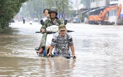 Hà Nội: Nhiều tuyến đường thành sông sau trận mưa lớn đêm qua