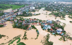 Hậu siêu bão, lũ lụt lại uy hiếp giao thông