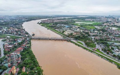 Những cây cầu vượt sông Hồng sau ngày hạn chế phương tiện