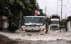 Cấm phương tiện qua điểm ngập đường 427 huyện Thường Tín, người dân đi hướng nào?