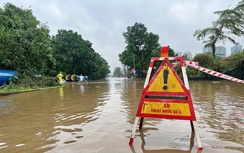 Xe máy, xe buýt được đi trên làn cao tốc Đại lộ Thăng Long để tránh ngập