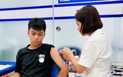 Tiêm miễn phí vaccine uốn ván cho người dân vùng lũ