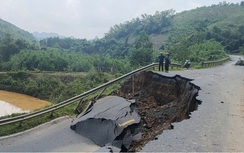 Sạt lở nghiêm trọng, đường Hồ Chí Minh qua Thái Nguyên tê liệt